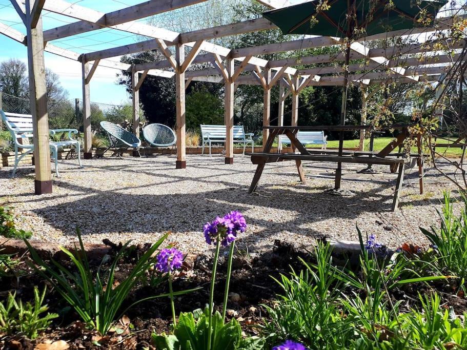 Host & Stay - Clara Cottage Bretforton Bagian luar foto
